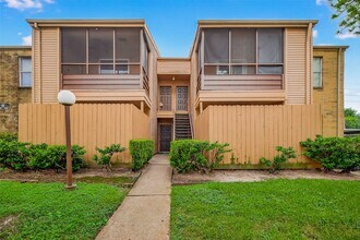 Building Photo - 10555 Turtlewood Ct