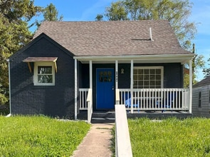 Building Photo - 1604 W 11th St