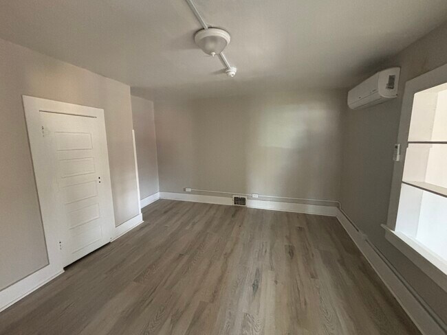 Foto del edificio - 14 E 6th Ave