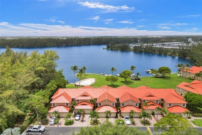 Foto del edificio - 4059 Crystal Lake Dr