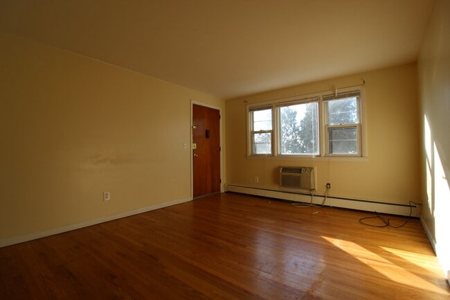 Building Photo - 18 Sisson St