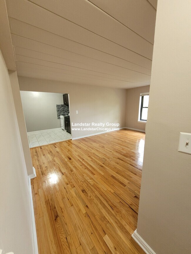 Foto del edificio - 1359 W Touhy Ave