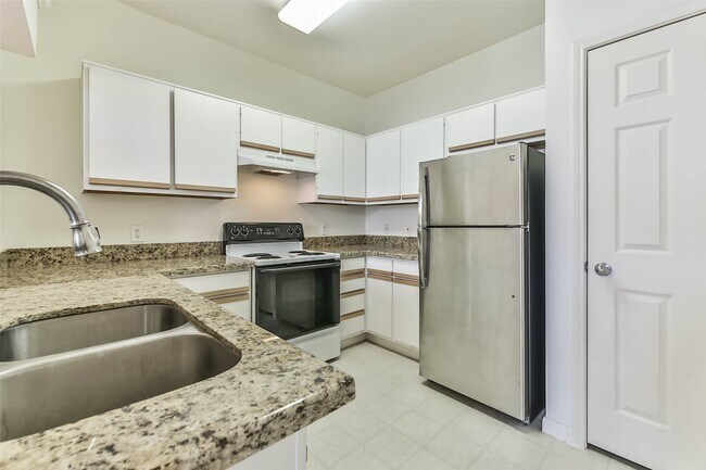 Building Photo - 1330 Old Spanish Trl