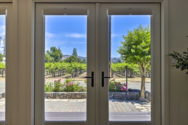 Foto del edificio - 1155 Grape Ln
