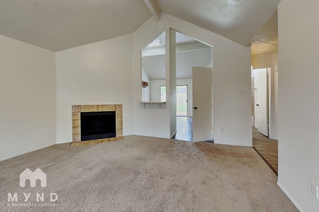 Foto del edificio - 10002 Green Valley Ln