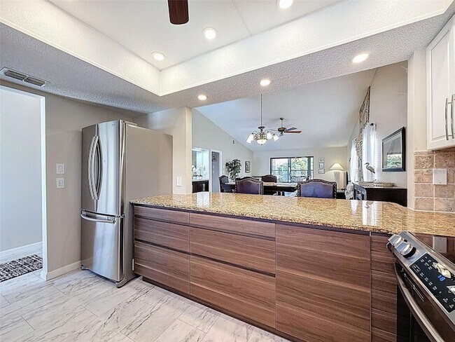 Foto del edificio - 9981 Eagles Point Cir