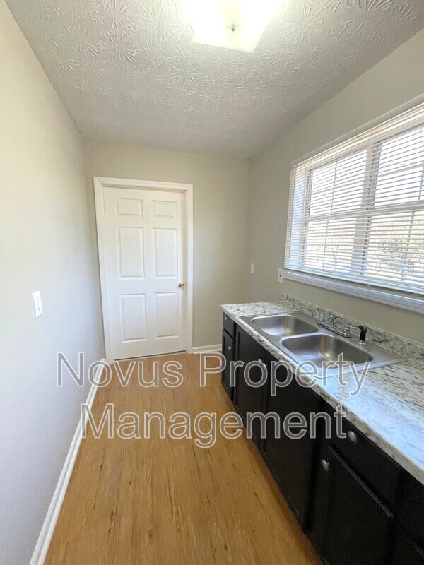 Building Photo - 710 Fertilla St