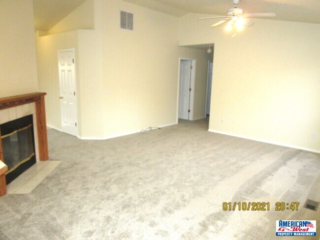 Building Photo - 2475 N Lochness Way