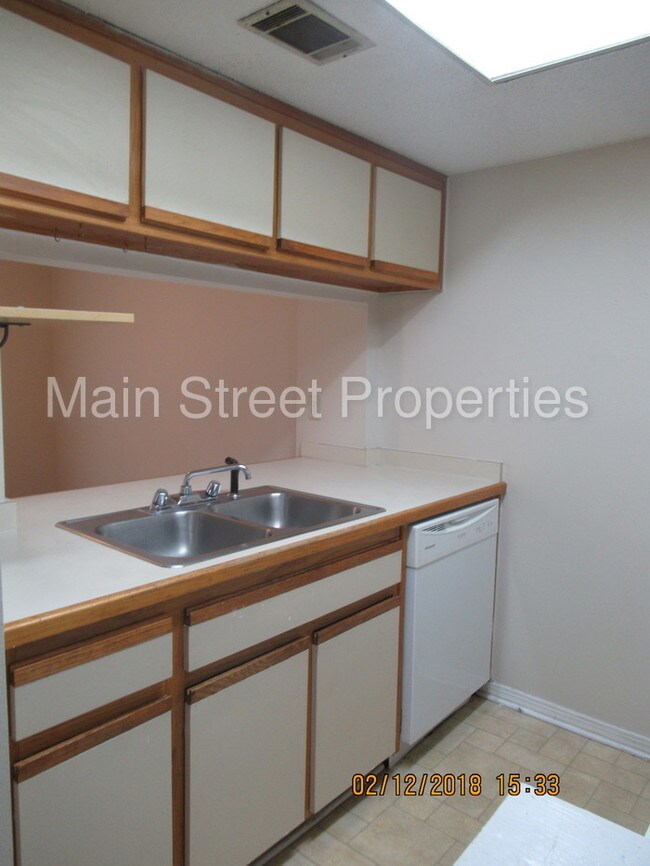 Building Photo - 456 E Burgess Rd