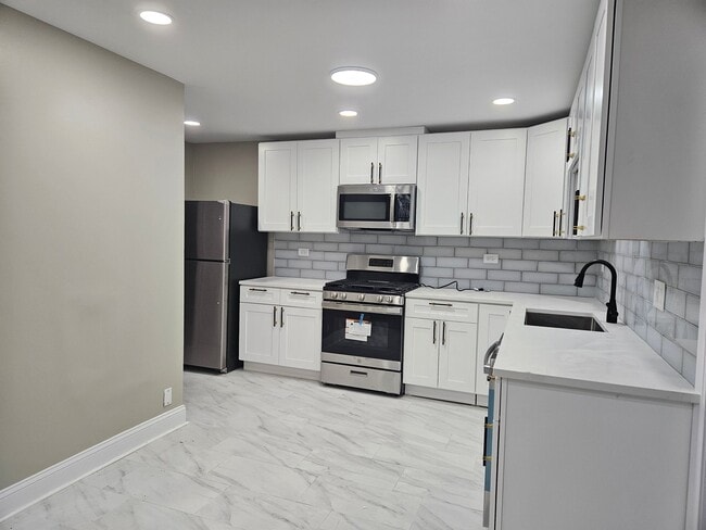 Photo - 1020 S Park Blvd (Streamwood, IL) House