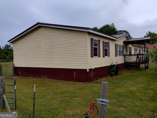 Building Photo - 28 Adams Ln