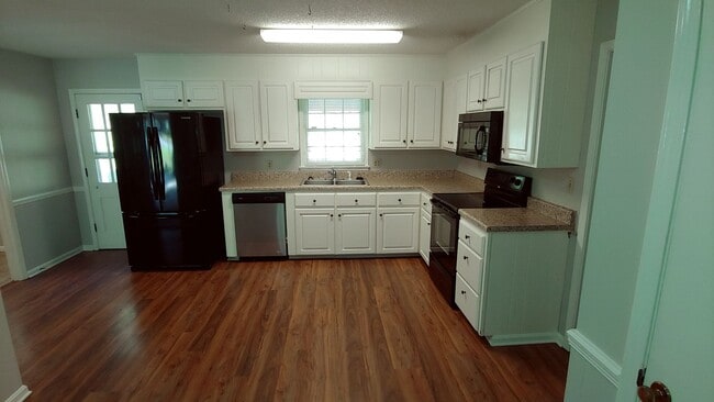 Foto del edificio - Nice 3 bedroom 2 bath Home in Northwood Lake