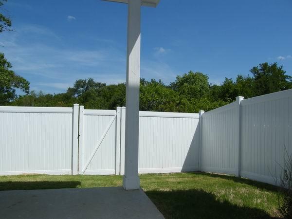 Foto del edificio - 401 Buttercup Creek Blvd