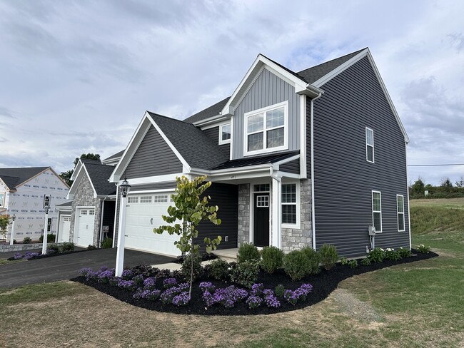 Building Photo - River Ridge Townhomes