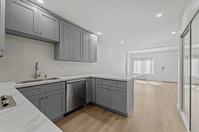 Building Photo - 1240 W 29th St