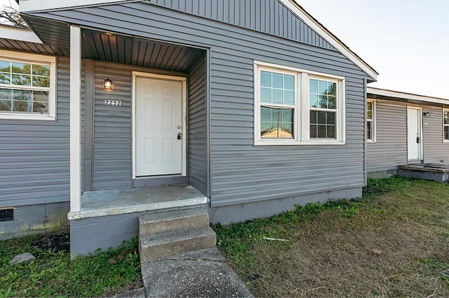 Building Photo - 2250-2252-2252 Onslow Dr