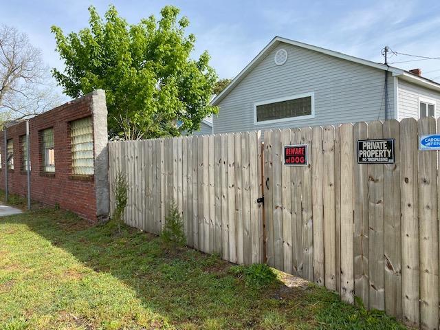Building Photo - 1001 N Craven St