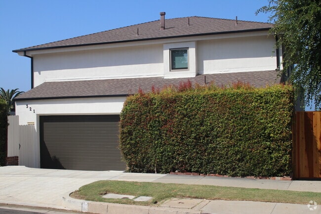 Building Photo - 321 N Las Casas Ave