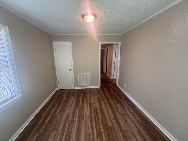Building Photo - 2076 Goff Ave
