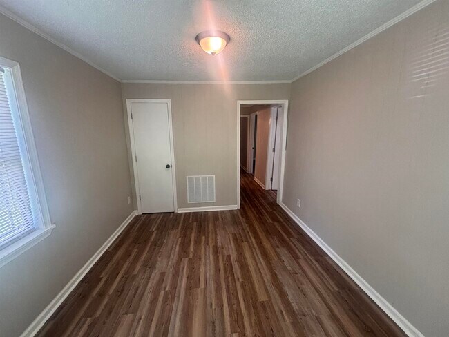 Foto del edificio - 2076 Goff Ave