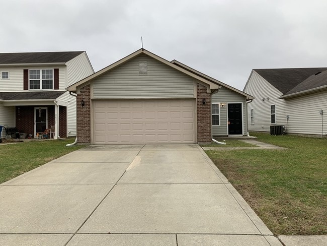 Building Photo - PENDING-Lovely Ranch in River Run!