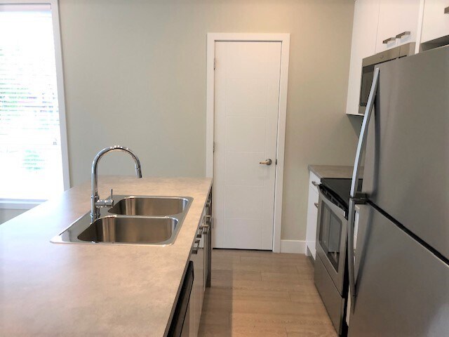 Building Photo - 45513-45513 Market Way