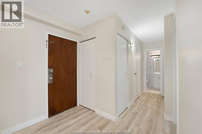 Building Photo - 6255 Thornberry Crescent