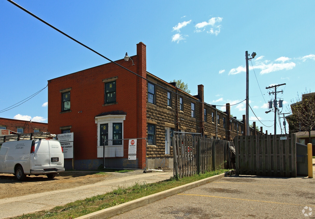 Building Photo - Neal Terrace