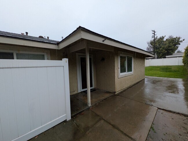 Foto del edificio - Beautiful Single-Story Home for Rent in La Verne