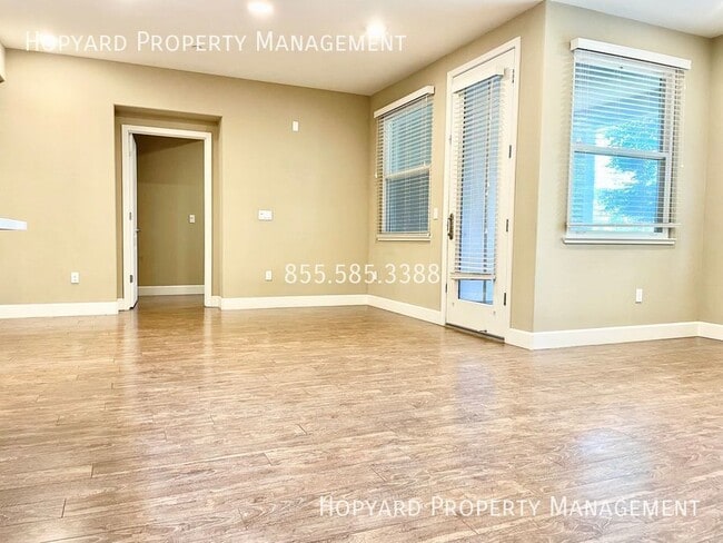 Building Photo - 1150 Karby Terrace