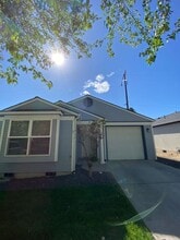 Building Photo - 106 Plum Ln