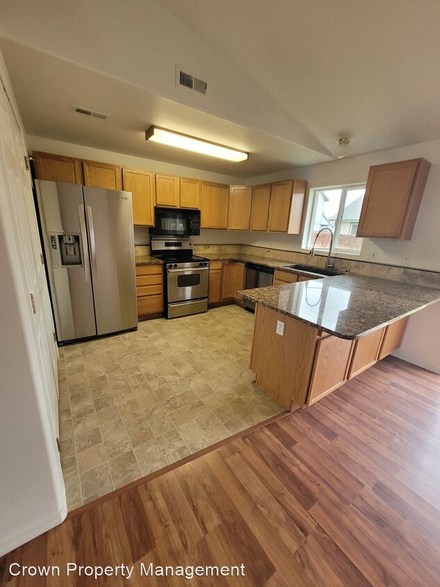 Primary Photo - 3 br, 2 bath House - 4876 Mount Adams View...