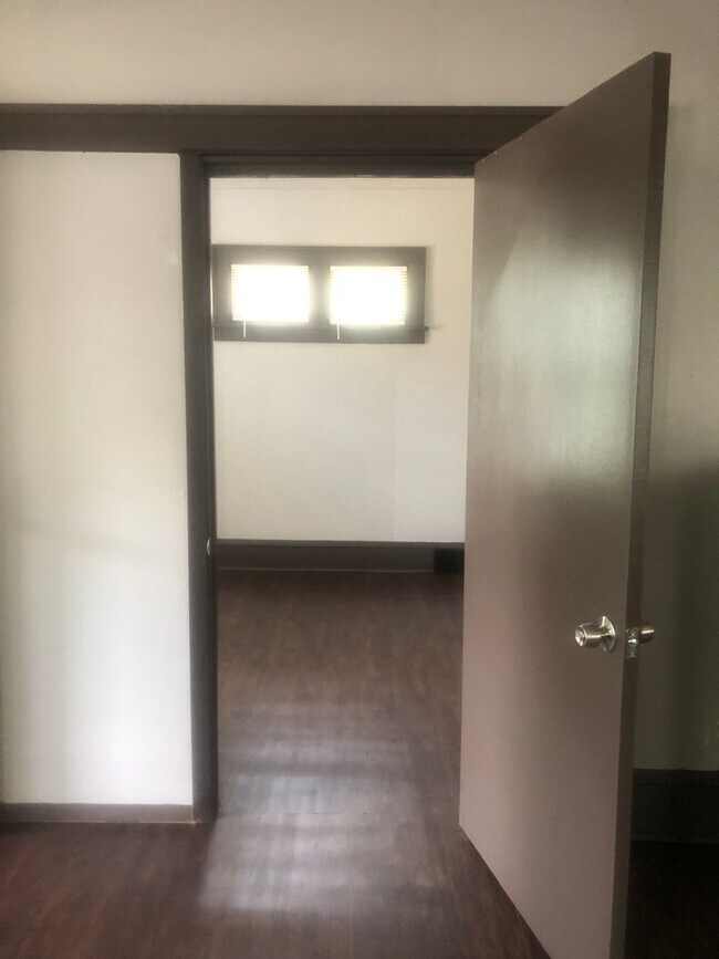 Foto del edificio - 3322 N Bryant Ave