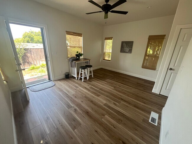 Foto del edificio - 4179 Littleworth Way