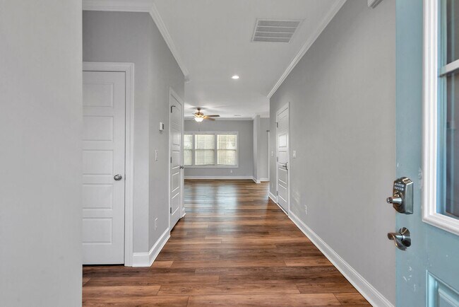 Foto del edificio - 707 Riva Ridge Rd