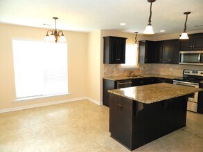 Building Photo - 498 Sebastian Dr