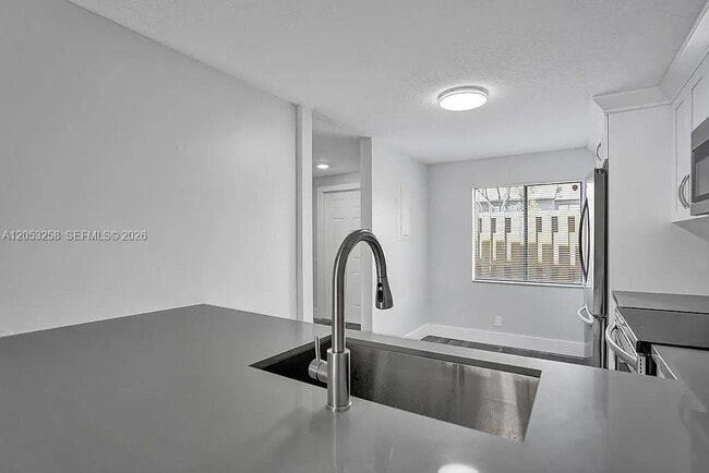 Building Photo - 5084 S University Dr