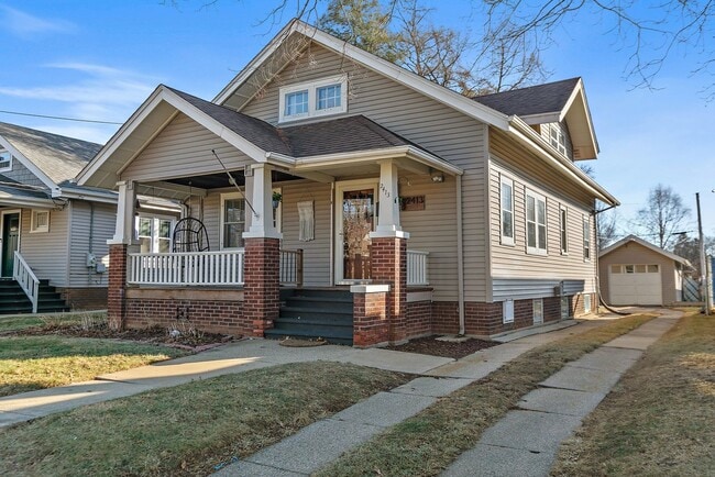 Building Photo - 2413 Crosby St