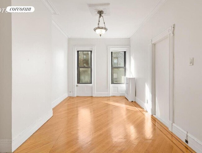 Building Photo - 430 56th St