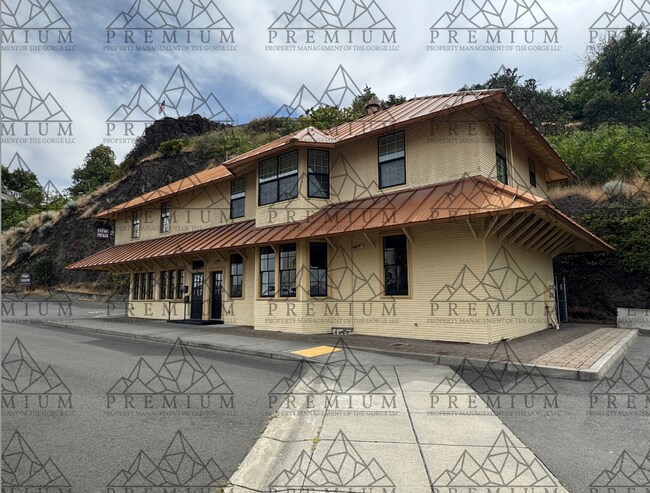 Foto del edificio - 1006 E 2nd St