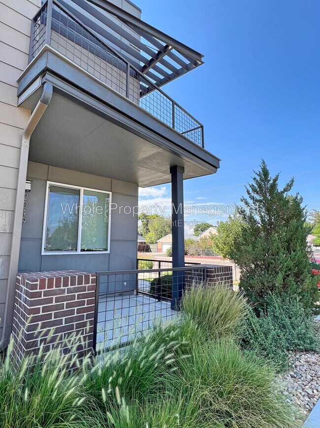 Building Photo - 2049 W 67th Pl