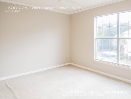 Building Photo - 1600 Long Grove Dr