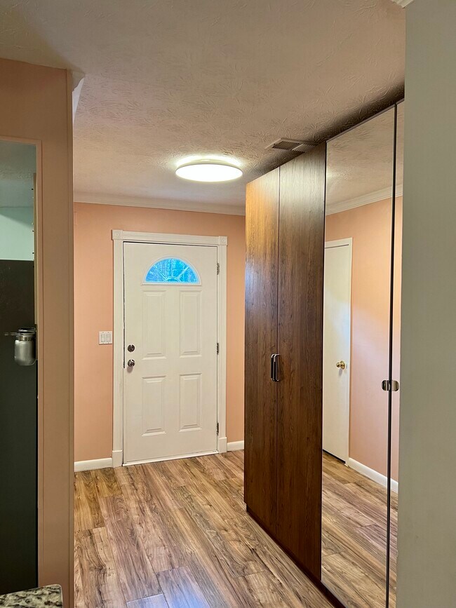 Foto del edificio - 6685 Langtry Ln