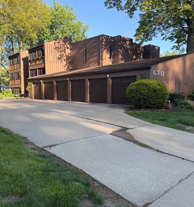 Building Photo - 33803 Electric Blvd