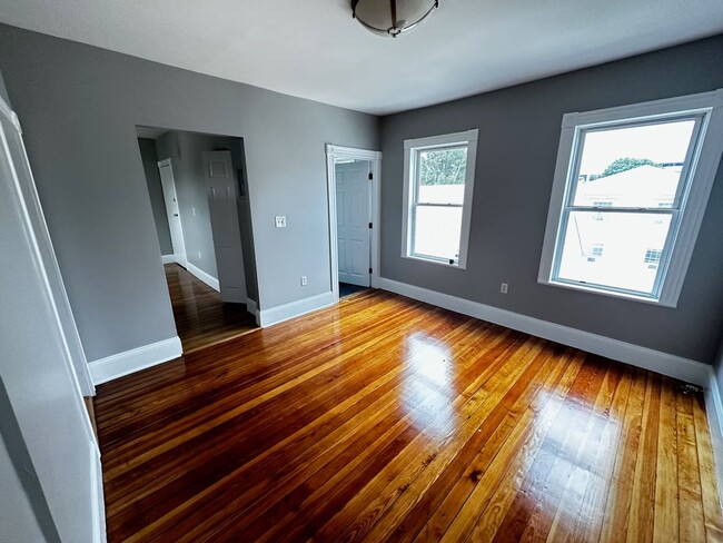 Foto del edificio - Spacious Renovated 4 Bedroom In Lower Allston