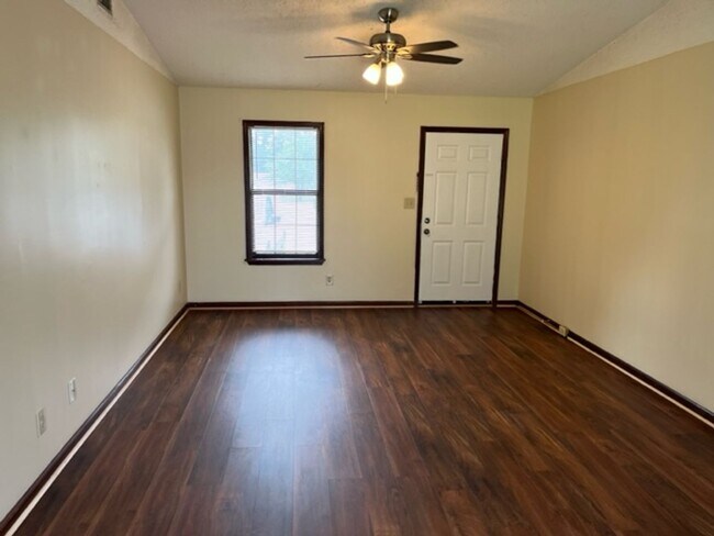 Foto del edificio - Recently Updated 2 Bedroom Duplex!