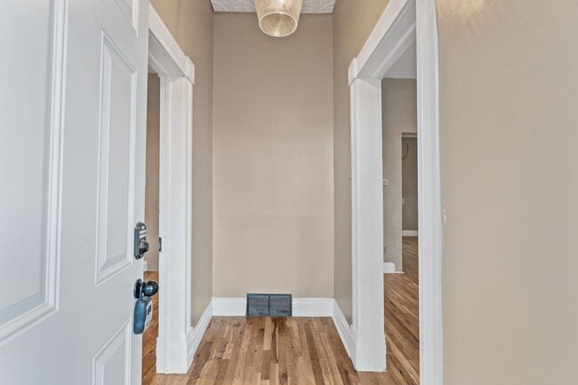 Foto del edificio - Classic Downtown Home