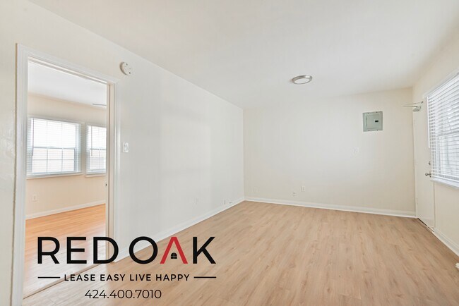Foto del edificio - ~1 Month FREE~ Spacious One Bedroom with K...