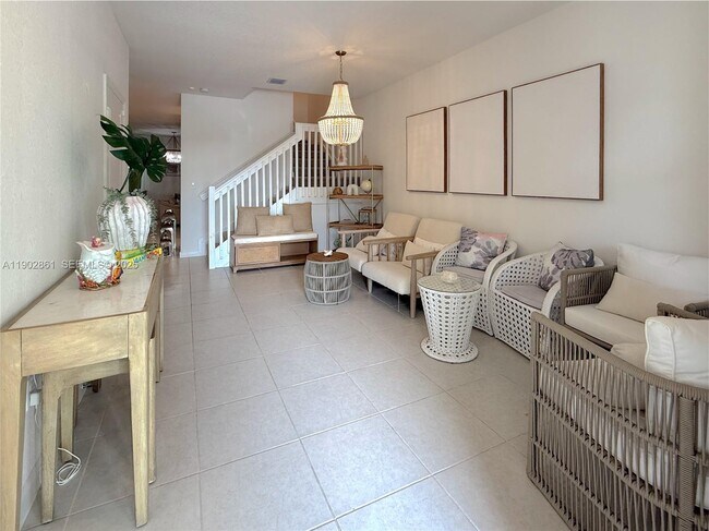 Building Photo - 1060 SE 26th Ter