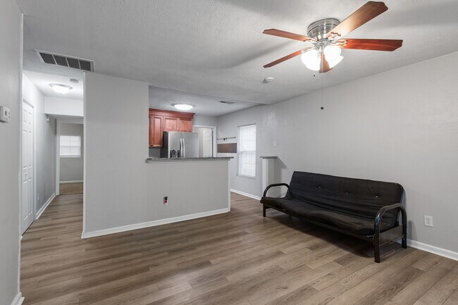 Foto del edificio - 433 Marion Rd